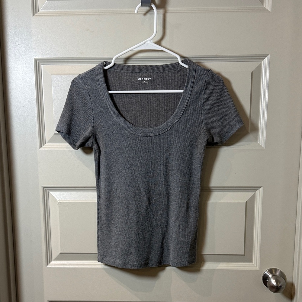 Old Navy Women's Charcoal Scoop Neck Tee